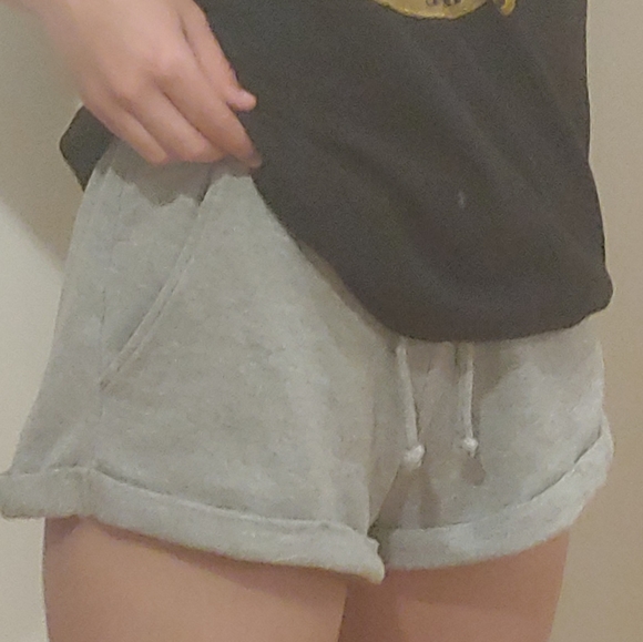 H&M White and Grey Sweatshorts - Picture 4 of 6